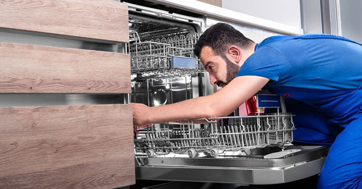 A Guide to Buying a Commercial Dishwasher