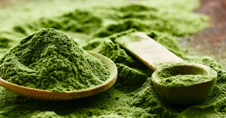 Simplifying Green Powders: Composition, Usage, and Health Benefits